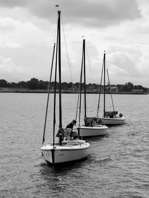 Die Teilnehmer durften in Jollen selber segeln | Foto: Felix Pilz