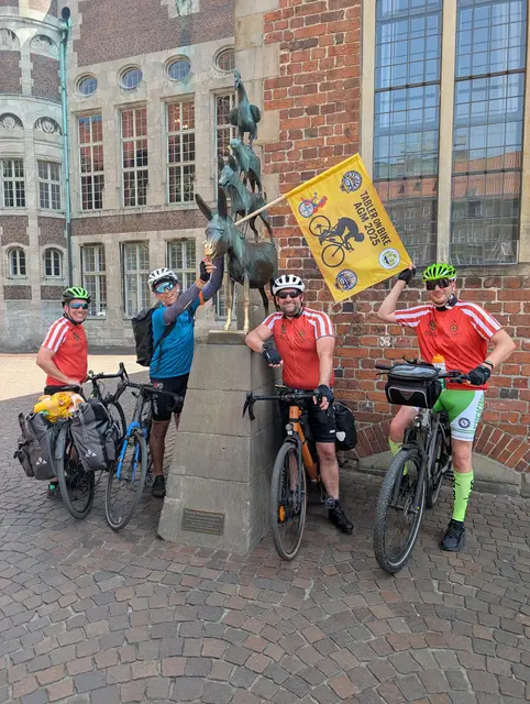 Die Tabler machten in Bremen einen Stop am Wahrzeichen der Stadt | Foto: Round Table 165