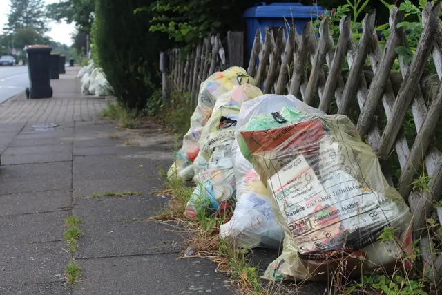 In Nenndorf sammeln sich seit knapp einer Woche die gelben Säcke  | Foto: pm