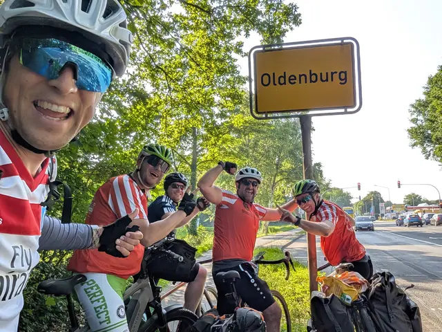 Norman Merten (v. li.), Michael Bleiziffer, David Harmeling, Jan Wiesch und David Sann radelten von Winsen nach Oldenburg | Foto: Round Table 165