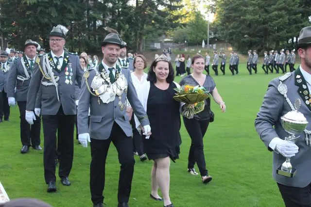 König Frank Gerdau und seine Königin Sandra bei der Proklamation | Foto: pm