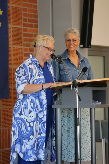 Heike Umlandt und Silvia Kirn, Vorsitzende und stellvertretende Vorsitzende des Prüfungsausschusses, | Foto: Kreishandwerkerschaft