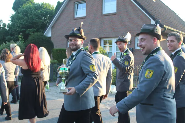 Hendrik Lühmann mit Pokal | Foto: pm