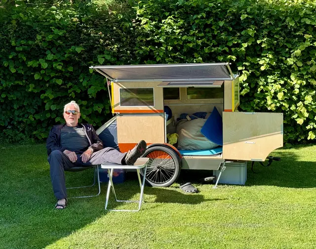 In Kollmar ließ es sich Jörg Reitmann mit seinem vollgepackten Mini-Camper gut gehen | Foto: Jörg Reitmann