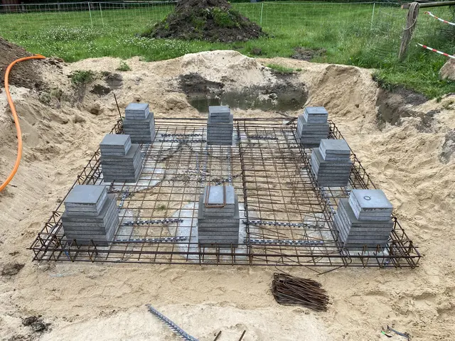 Die Baugrube des Trafoturms im Freilichtmuseum am Kiekeberg | Foto: FLMK