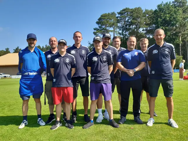 Das Trainerteam der FSV Tostedt für die Kinder und Jugendlichen. Auch hier ist Verstärkung gern gesehen. Christian Pistorius (v. li.), Yazar Doruk, Tamino Hofer, Willy Koch, Levin Hofer, Martin Dirks, Peter Weizmann, Marcel Beglau, Maximilian Belsch, Stephan Grönwoldt. Nicht auf dem Bild sind: Daniel Fohsack, Jack Panneck, Ansgar Winkler, Ben Wieben, Malik Abidoye, Henry Wiest, Malek Wehbe und Dennis Zemplin | Foto: Alexandra Grönwoldt