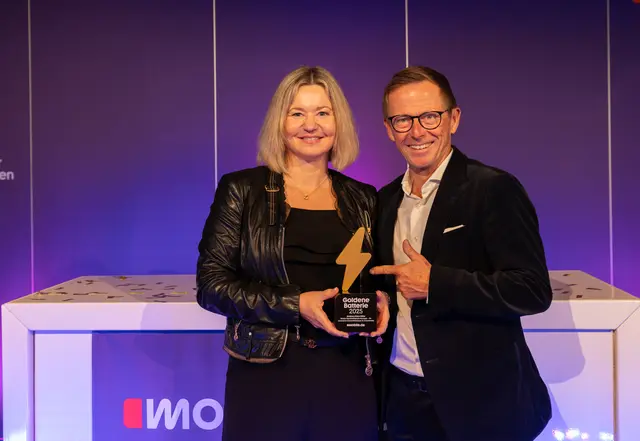 Nicole Gwenner, Marketingreferentin für Umwelt und Elektromobilität bei Kuhn + Witte, und Geschäftsführer Oliver Bohn | Foto: Arnd Hoffmann Fotografies