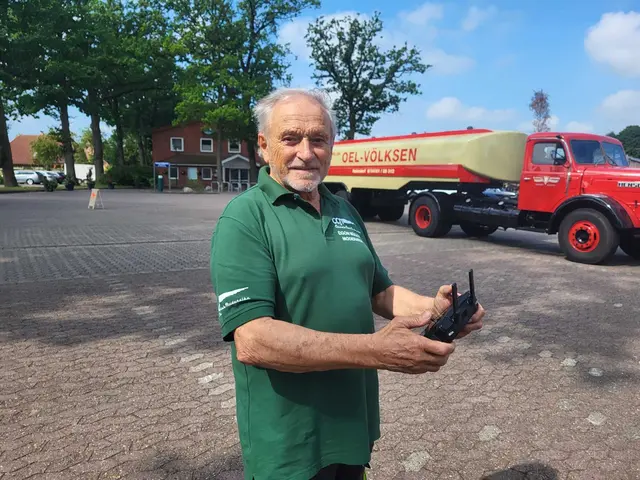 Motorsport-Urgestein Egon Müller filmt das Rallye-Spektakel mit einer Drohne | Foto: wd