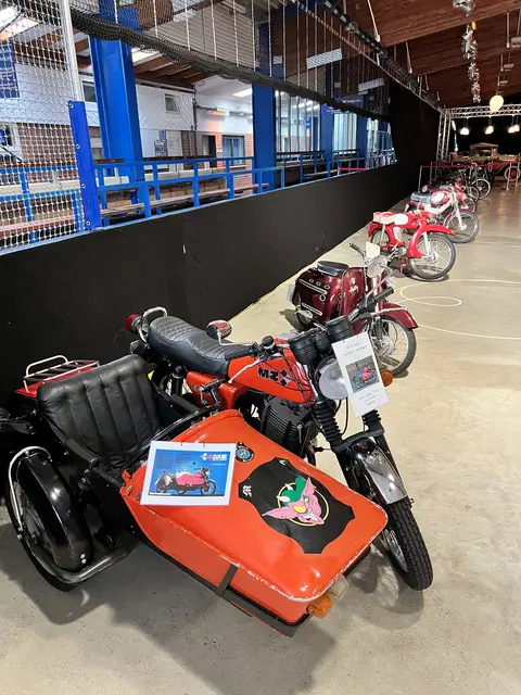 In der Eissporthalle wurden historische Motorräder ausgestellt | Foto: Daniel Beneke