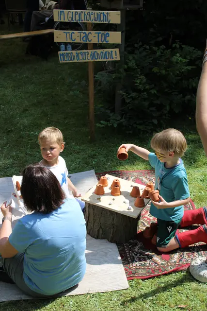 Geschicklichkeitsspiele fanden bei den Kindern großen Anklang | Foto: ce