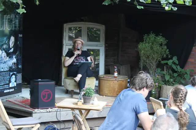 Kim Rylee las auf der Café-Bühne | Foto: ce