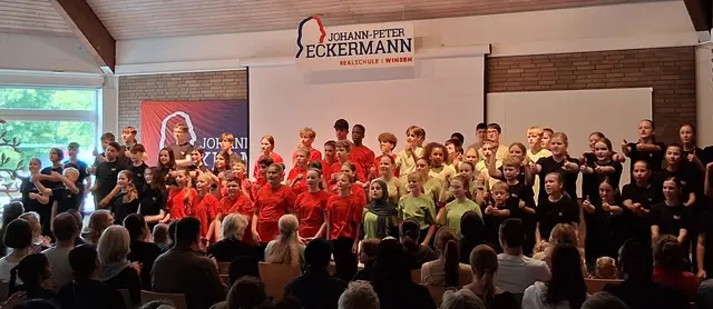 Knapp 100 Schüler standen bei dem Musicalprojekt auf der Bühne | Foto: Neises