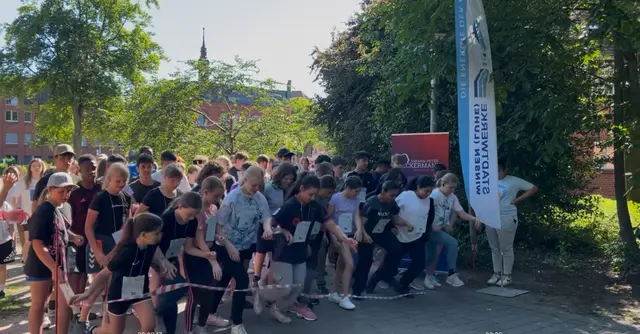 Beim Sponsorenlauf starteten rund 450 Schüler | Foto: Neises