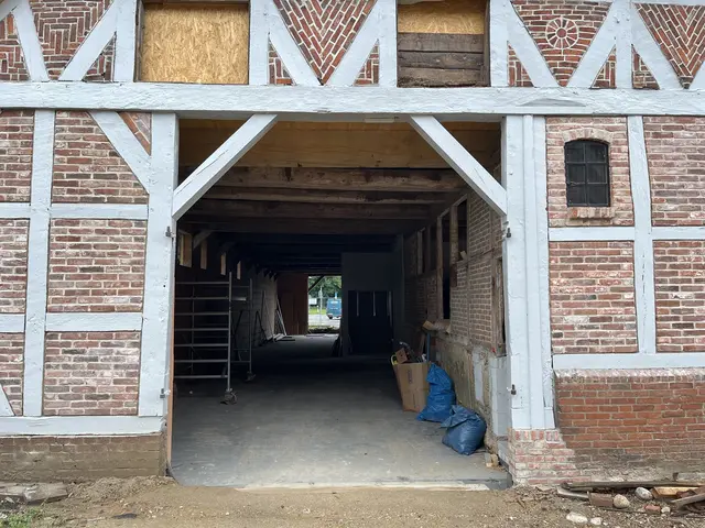 Der besondere Charakter der einstigen Durchfahrtsscheune für Heuwagen bleibt erhalten und verbindet Vergangenheit mit Zukunft | Foto: sra