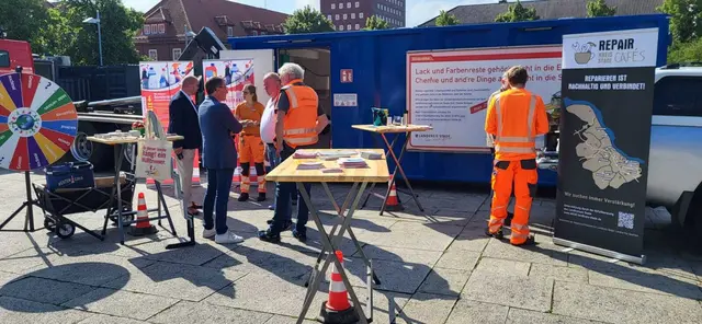 Viel zu lernen und zu gewinnen – vom Schadstoffmobil bis zum Repair-Café, alle waren vor Ort um Fragen zu beantworten | Foto:  Landkreis Stade/Sabine Kiehl 