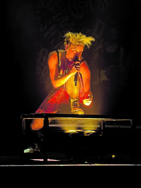 Sängerin Ina, Frontfrau bei Deine Cousine | Foto: @olb_in_concert
