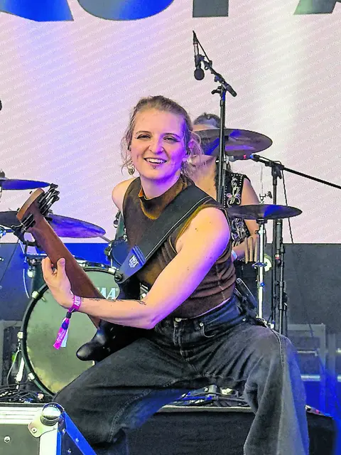 Bassistin Mary Vonk von der Band Frau Paul | Foto: @olb_in_concert