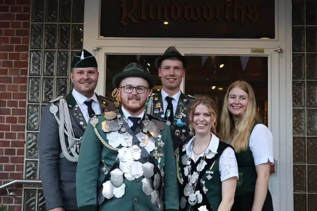 Jungschützenkönigspaar mit Adjutanten | Foto: Schützenverein Sauensiek