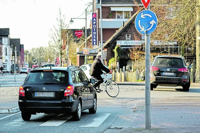 Radfahrer haben auch im Kreisverkehr die gleichen Rechte und Pflichten wie Autofahrer. Gegenseitige Rücksichtnahme ist unerlässlich | Foto: archiv bim