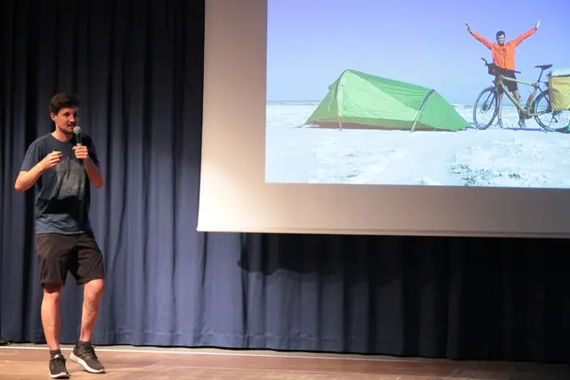 Extrem-Radler Ingwar Perowanowitsch berichtete von seinen Touren mit dem Bambusfahrrad, die ihn schon in die entlegensten Regionen führten | Foto: Silke Rauscher