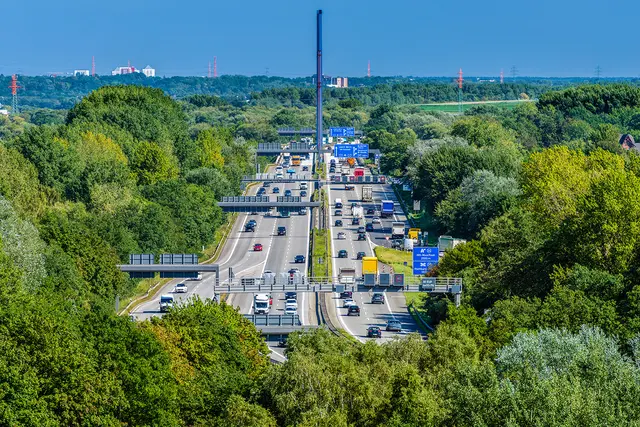 Blick auf die Norderelbbrücke | Foto: @adobestock / foto-select