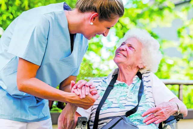 Die Kosten für einen Platz in einem Pflegeheim werden immer teurer  | Foto: txn