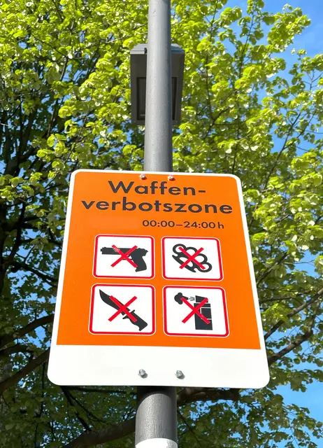 Symbolbild zu einer Waffenverbotszone | Foto: @adobestock / kittyfly