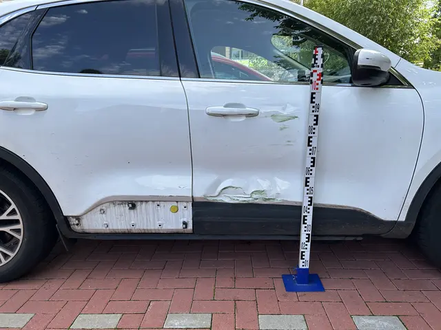 Schwer beschädigter Ford Kuga | Foto: Polizeiinspektion Stade