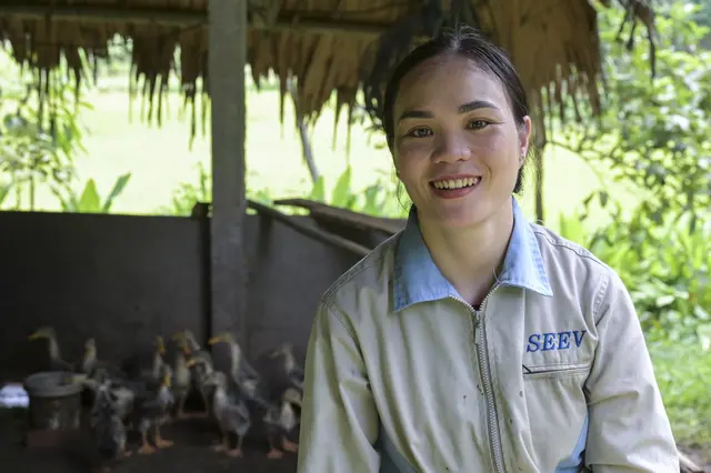 Die Kleinbäuerin Hien Vi Thi (32) aus Vietnam widmet sich dank "Brot für die Welt" der nachhaltigen Landwirtschaft und betreibt Entenhaltung | Foto: Jörg Böthling/Brot für die Welt