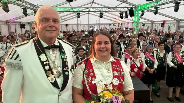 König der Könige Uwe Ledzinski und Königin der Damenköniginnen Janina Berg
 | Foto: Schützenverein Altkloster
