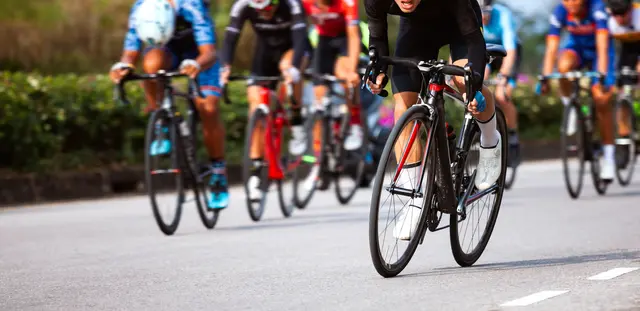 Wegen der Cyclassics sind am 17. August zeitweise mehrere Straßen im Landkreis Harburg gesperrt | Foto: Adobe Stock/ PPstock