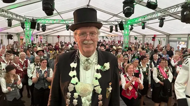 Vogelkönig Ralf Grimm | Foto: Schützenverein Altkloster