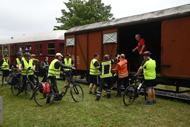 Verladung der Fahrräder am Bahnhof Luhdorf für die Tour mit dem Heide-Express | Foto: Mathias Wille