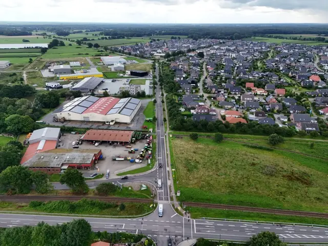 Ein Drohnenfoto von der freigegebenen Griemshorster Straße | Foto:  MICHAEL / H1MEDIA