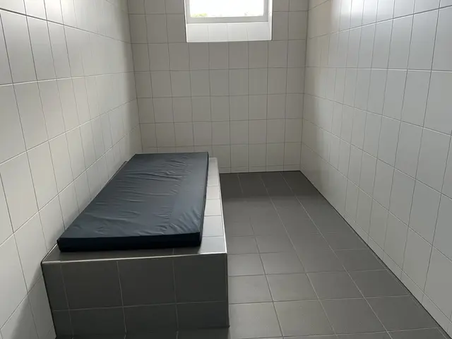 Die Gewahrsamszellen sind sowohl vom Polizeikommissariat als auch von der Autobahnpolizei schnell zu erreichen | Foto: sra