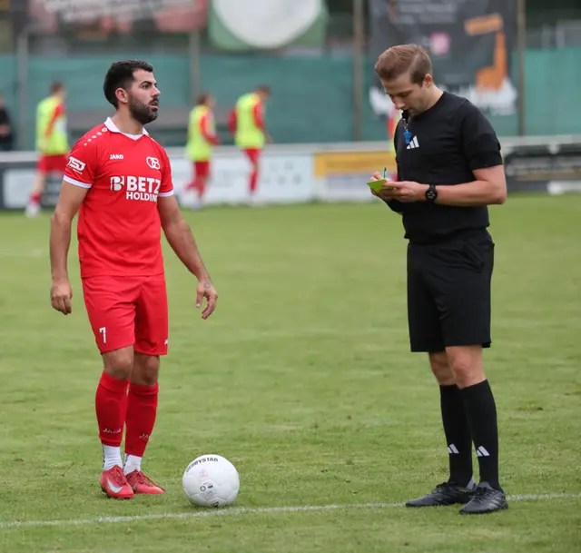 ...dann noch Rot für Milaim Buzhala | Foto: cc