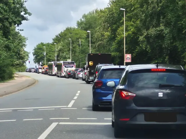 Ein langer Stau vor der Canteleu-Brücke | Foto: pöp