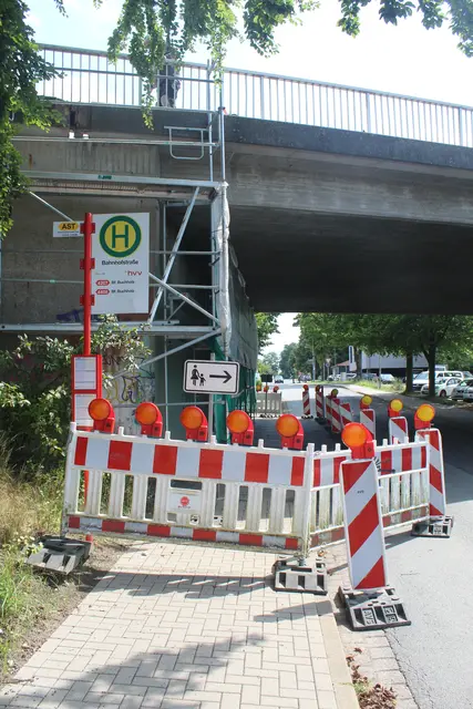 Arbeiten unter der Brücke | Foto: pm