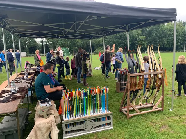 Bogenschießen war auch im vergangenen Jahr eine Attraktion des von famila organisierten Familienfestes am Sonntag | Foto: pöp