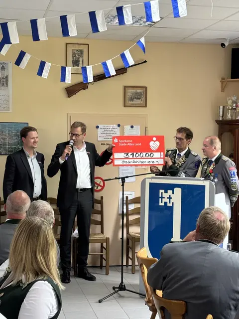Spendenübergabe an den Stader Schützenverein | Foto: Stader Schützenverein