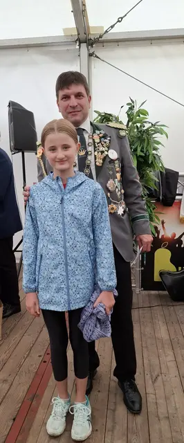 Mathilda Trutnau ist die Kinderkönigin in Ashausen | Foto: Renate Buchholz