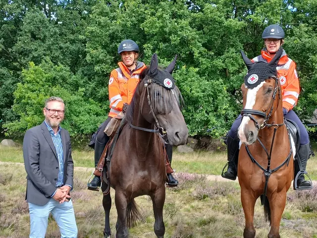 Steffen Möhrmann, Kreisgeschäftsführer des DRK Soltau, freut sich über die neue Reiterstaffel | Foto: Angelika Heitkamp