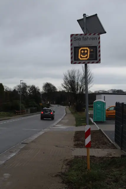Geschwindigkeitsdisplays sollen gemäß eines fraktionsübergreifenden Antrags auch in Sieversen und Leversen für mehr Verkehrssicherheit sorgen | Foto: pm