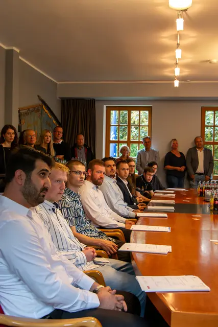 Die Absolventen und Gäste | Foto: www.moin-handwerk.de