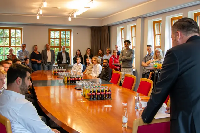 Absolventen und Gäste | Foto: www.moin-handwerk.de