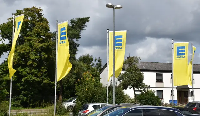 Die Fahnen wehen an der Soltauer Straße 85 | Foto: Axel-Holger Haase