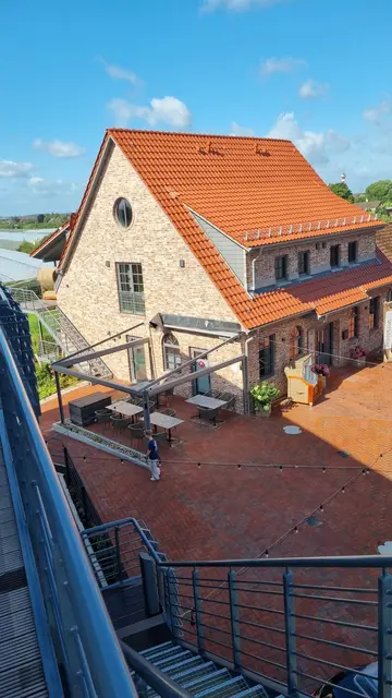 Blick auf die Terrasse - hier kann gegrillt werden  | Foto: ig