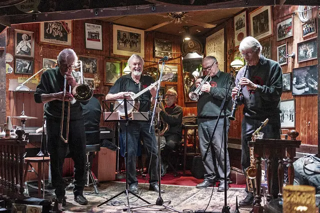 Die Hedgehog Stompers werden am Freitag und Samstag bei den Edeka-Märkten Subey auftreten und mit Live-Musik unterhalten | Foto: Hedgehog Stompers