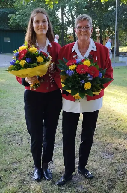 Damenkönigin Gabi Hartzmann hat sich mit Lara-Michelle Beuster extra eine junge Adjutantin ausgesucht | Foto: SK Winsen