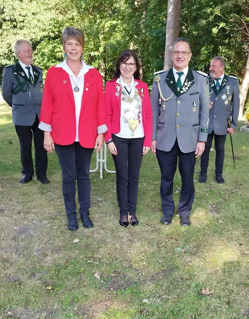 Obervorsteherin der Pillkaller Schützengilde Anke Hubert, Pillkaller Königin Uta Rieck, Vorsteher der Pillkaller Schützengilde im SK Winsen Thomas Westermann | Foto: SK Winsen
